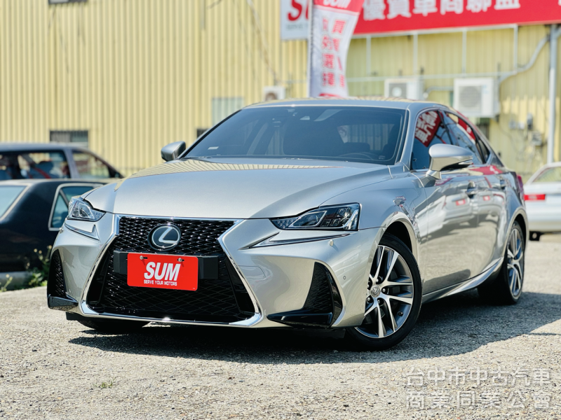 17年式！小改款！頂級版！ACC跟車！通風椅 盲點 三眼LED頭燈 電視 天窗！原鈑件！可全貸！大甲在地深耕30年老店！