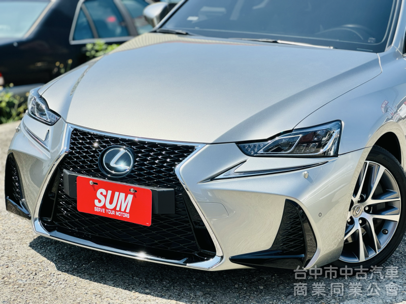 17年式！小改款！頂級版！ACC跟車！通風椅 盲點 三眼LED頭燈 電視 天窗！原鈑件！可全貸！大甲在地深耕30年老店！
