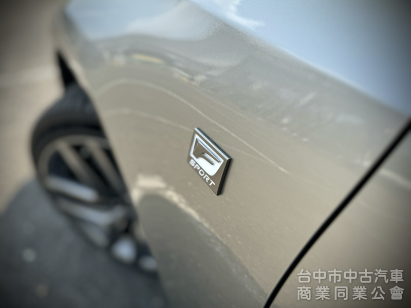 17年式！F Sport版！小改款！ACC跟車！雙電動通風椅！三眼LED頭燈！導航電視！可全貸！台中在地深耕30年老店！