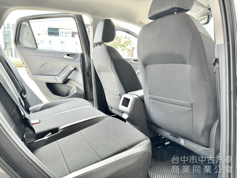 原廠保養！ACC跟車！盲點！數位儀表！CarPlay！自動停車！可全貸！售後保固！台中在地深耕30年老店！