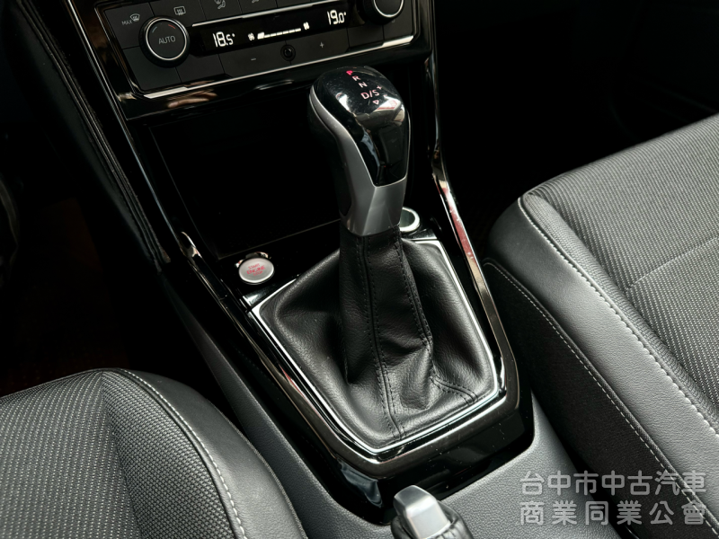 原廠保養！ACC跟車！盲點！數位儀表！CarPlay！自動停車！可全貸！售後保固！台中在地深耕30年老店！
