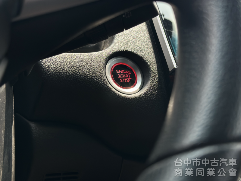 搶先看！5.5代小改款！ACC跟車 無線CarPlay 車道維持！原鈑件！可全貸！兩年5萬公里保固！台中在地30年老店！