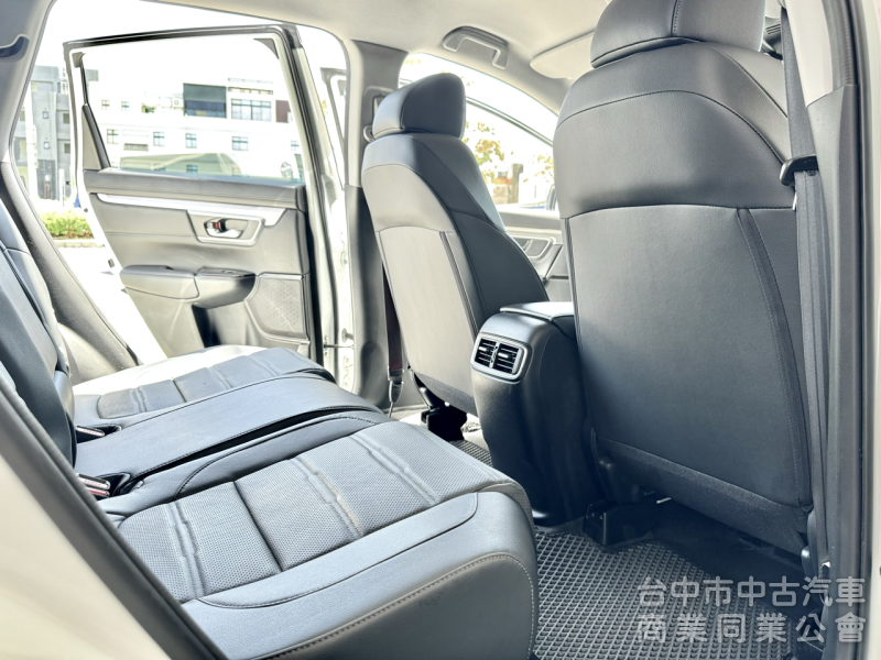 搶先看！5.5代小改款！ACC跟車 無線CarPlay 車道維持！原鈑件！可全貸！兩年5萬公里保固！台中在地30年老店！