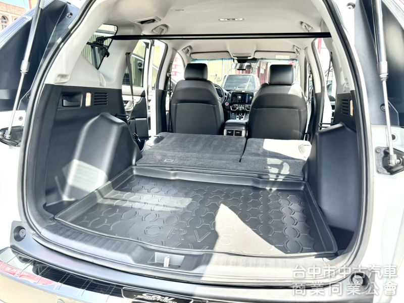 搶先看！5.5代小改款！ACC跟車 無線CarPlay 車道維持！原鈑件！可全貸！兩年5萬公里保固！台中在地30年老店！