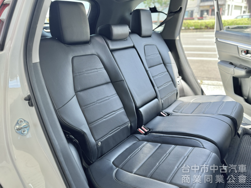 搶先看！5.5代小改款！ACC跟車 無線CarPlay 車道維持！原鈑件！可全貸！兩年5萬公里保固！台中在地30年老店！