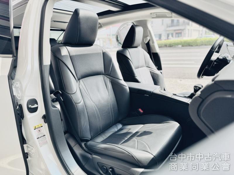 旗艦版！僅跑7萬！ACC跟車 全景天窗 ML音響 雙前通風椅 盲點 抬頭顯示 電動尾門  無線充電 後座遮陽簾！原鈑件！