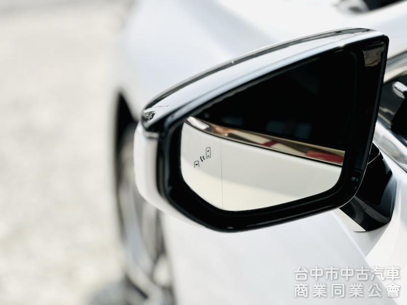 旗艦版！僅跑7萬！ACC跟車 全景天窗 ML音響 雙前通風椅 盲點 抬頭顯示 電動尾門  無線充電 後座遮陽簾！原鈑件！