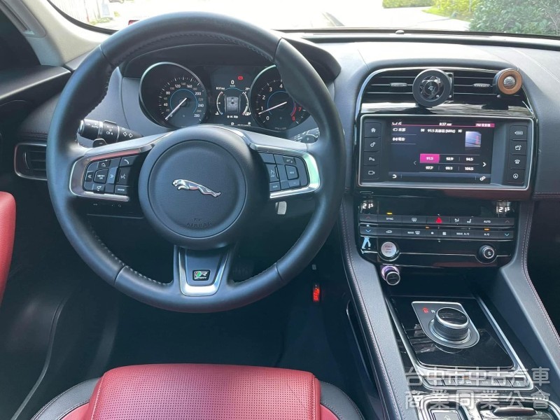 2016「英倫猛獸現身！Jaguar F-Pace 高質感豪華駕馭體驗」