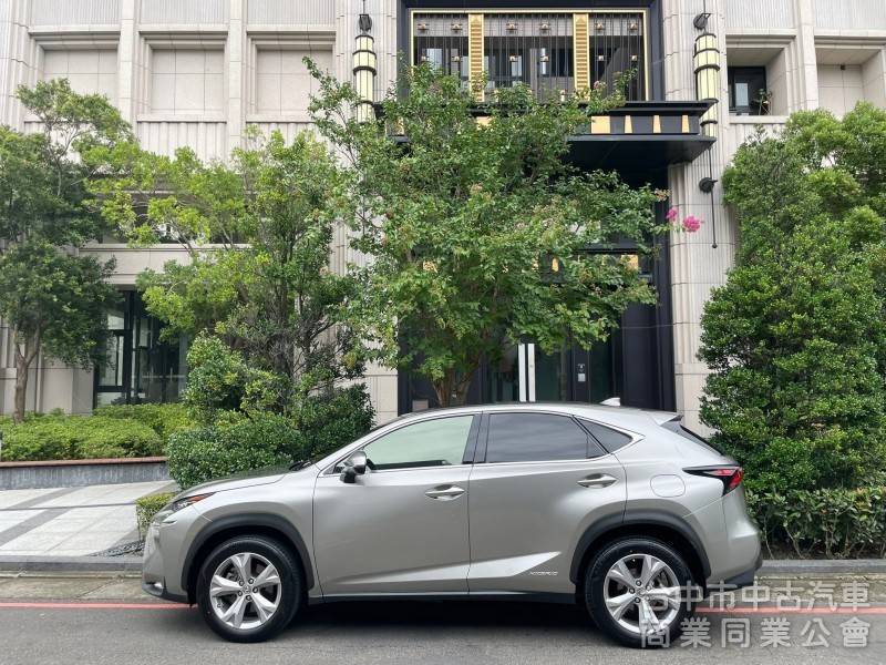 2015 Lexus NX300h 完美車況 舒適駕馭首選 