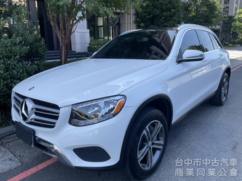 2016 Mercedes-Benz GLC 300 豪華內裝＋2.0渦輪引擎，動力順暢、操控靈敏，都市通勤假日出遊皆可