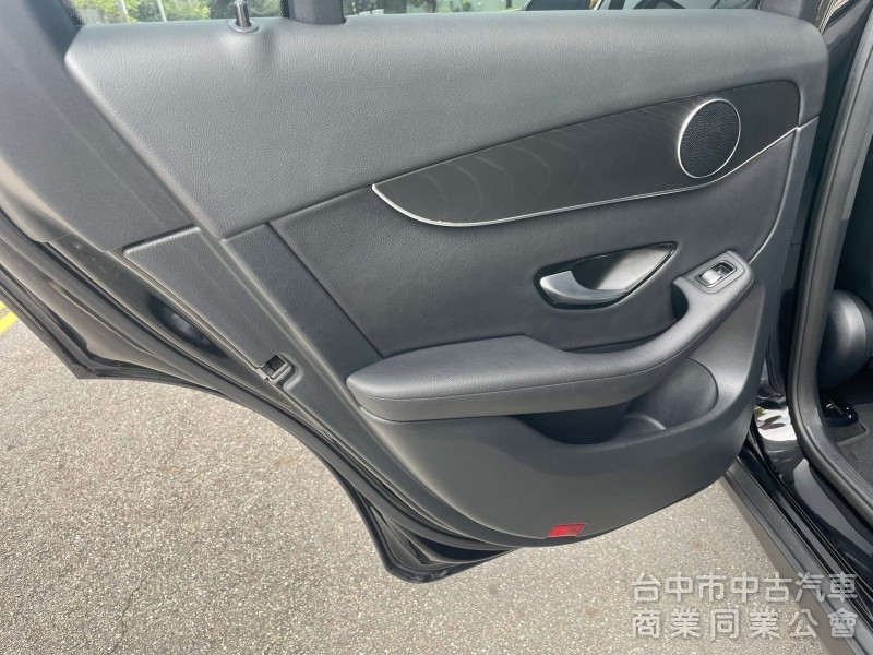 汎亞汽車 2017 Mercedes-Benz GLC 300 豪華內裝 內外漂亮