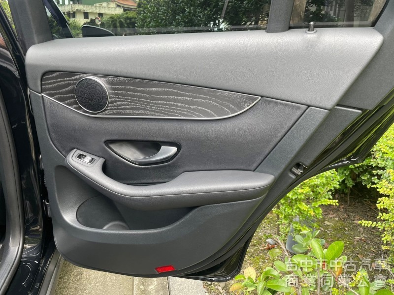 汎亞汽車 2017 Mercedes-Benz GLC 300 豪華內裝 內外漂亮