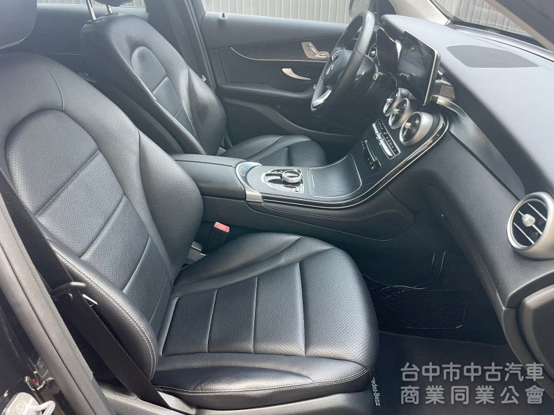 汎亞汽車 2017 Mercedes-Benz GLC 300 豪華內裝 內外漂亮
