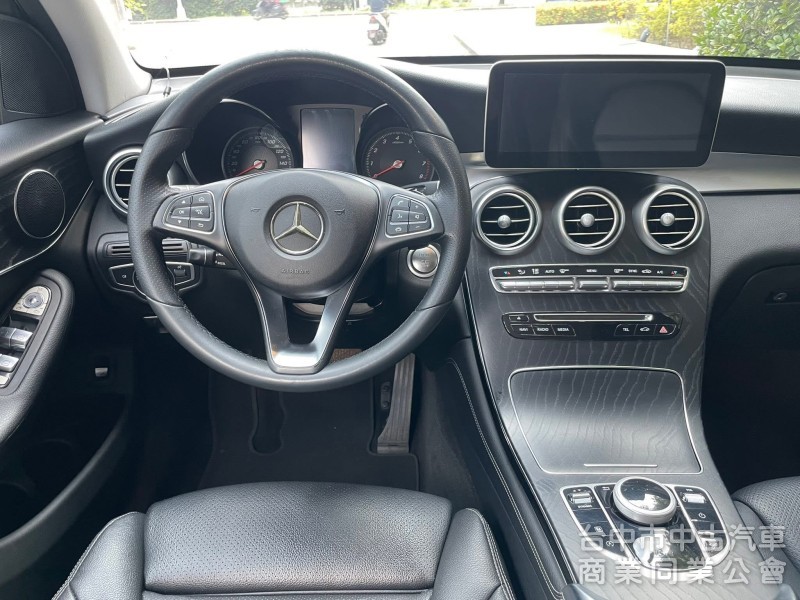 汎亞汽車 2017 Mercedes-Benz GLC 300 豪華內裝 內外漂亮