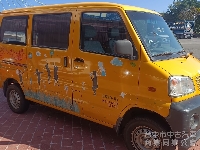 菱利廂型貨車