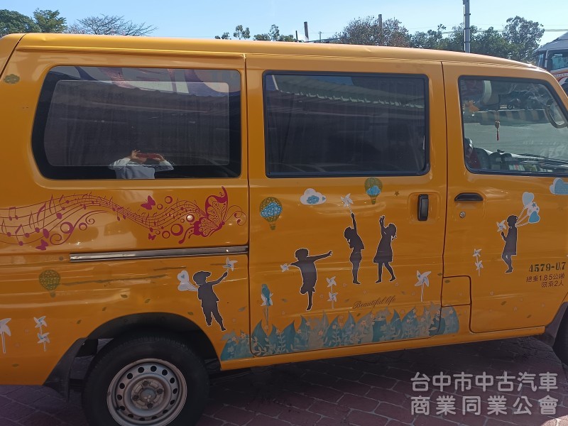 菱利廂型貨車