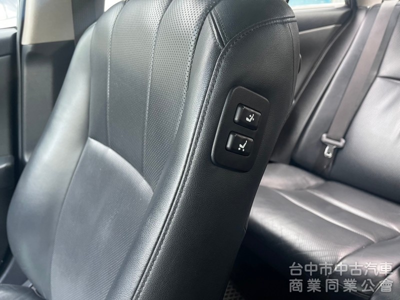 2015 Camry 原版件、頂級版 雙前通風座椅、後座電動座椅、駕駛記憶功能 油電超級省