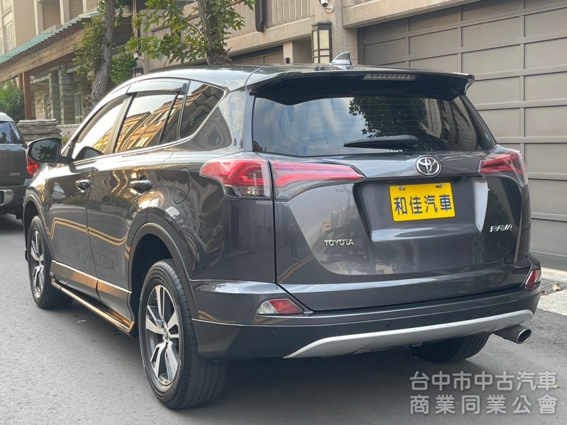 2016 RAV4 2.0 配備超多 ACC跟車、Car play 主機 駕駛電動座椅等等