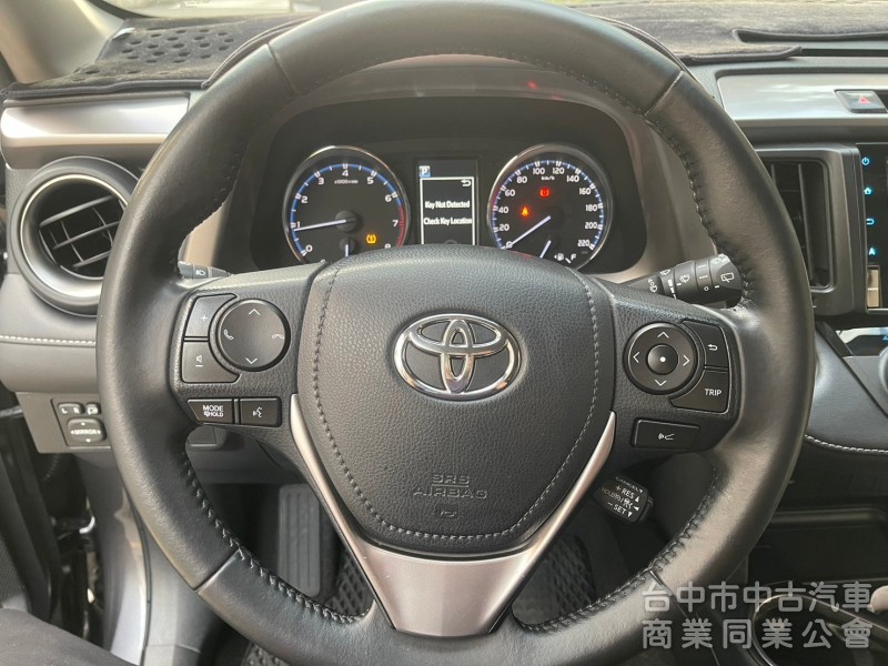 2016 RAV4 2.0 配備超多 ACC跟車、Car play 主機 駕駛電動座椅等等