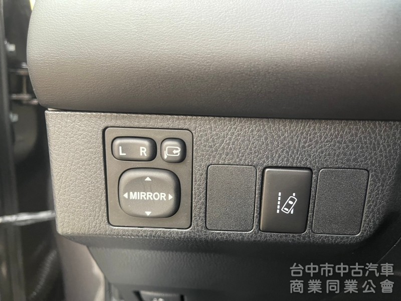 2016 RAV4 2.0 配備超多 ACC跟車、Car play 主機 駕駛電動座椅等等