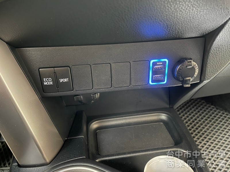 2016 RAV4 2.0 配備超多 ACC跟車、Car play 主機 駕駛電動座椅等等