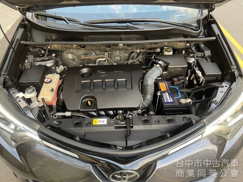 2016 RAV4 2.0 配備超多 ACC跟車、Car play 主機 駕駛電動座椅等等