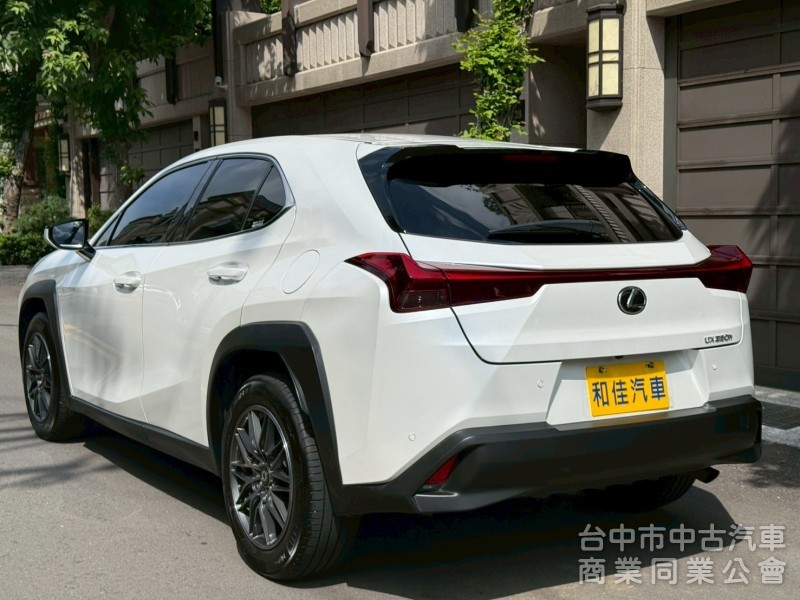 車況漂亮，旅遊小休旅車款