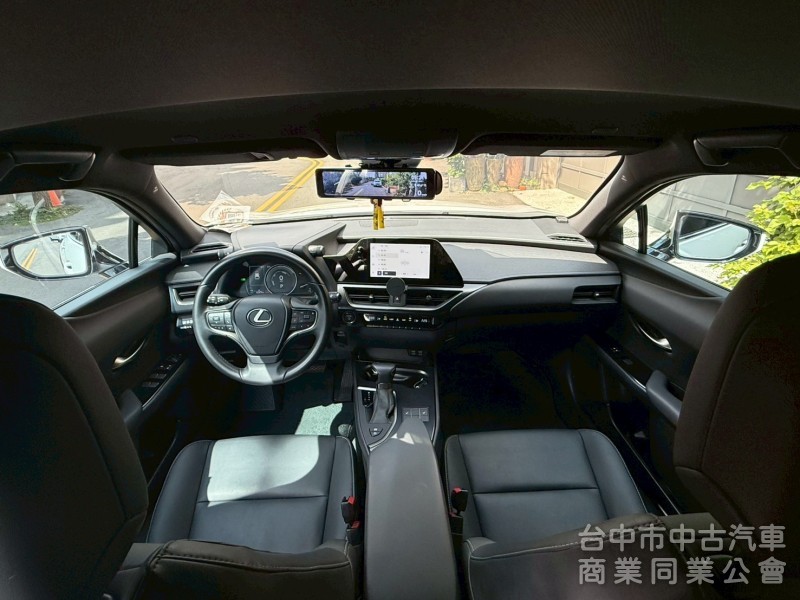 車況漂亮，旅遊小休旅車款