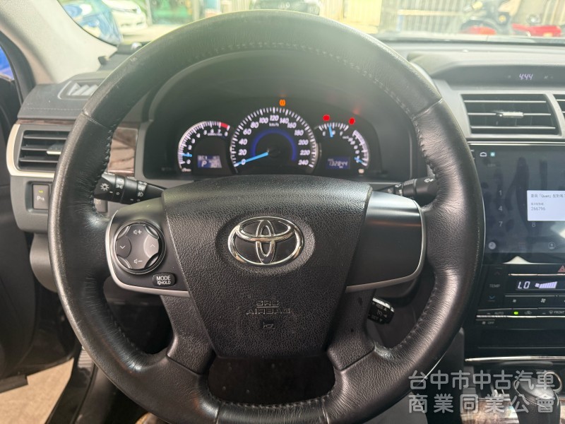 2017 Camry 2.0 豪華版 舒適大型房車！底盤穩 操控性佳 試試就知道