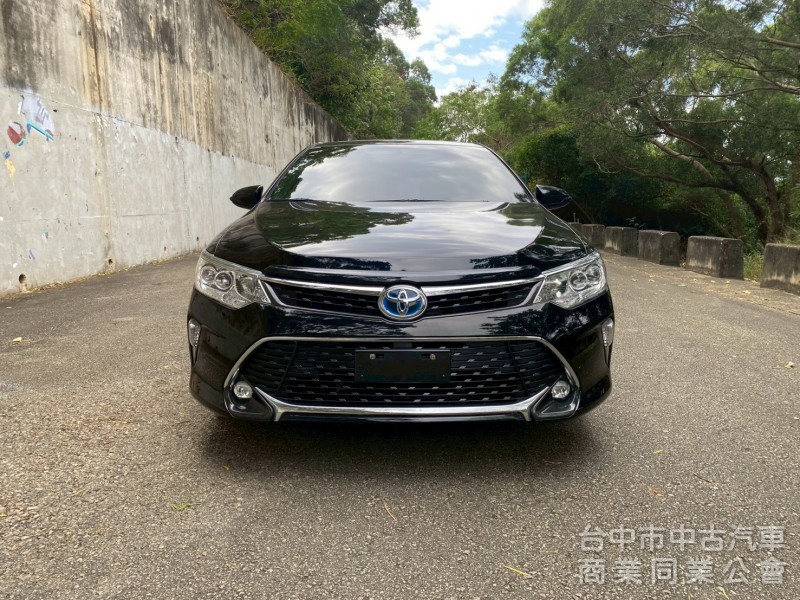 TOYOTA 豐田 CAMRY HYBRID 原鈑件、尊爵版、大型房車、質感首選。