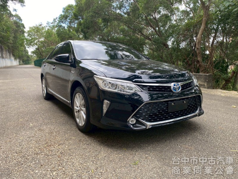 TOYOTA 豐田 CAMRY HYBRID 原鈑件、尊爵版、大型房車、質感首選。