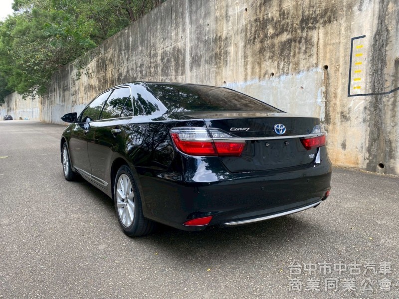 TOYOTA 豐田 CAMRY HYBRID 原鈑件、尊爵版、大型房車、質感首選。