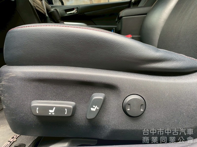 TOYOTA 豐田 CAMRY HYBRID 原鈑件、尊爵版、大型房車、質感首選。