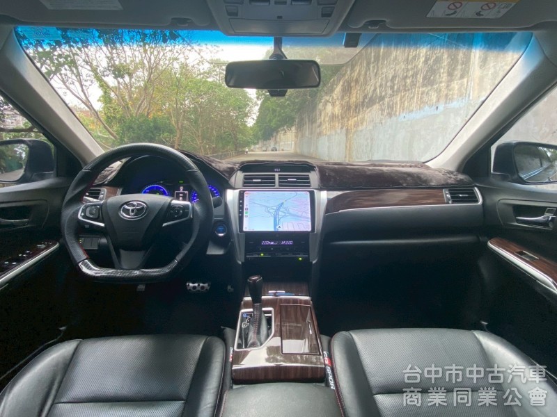 TOYOTA 豐田 CAMRY HYBRID 原鈑件、尊爵版、大型房車、質感首選。