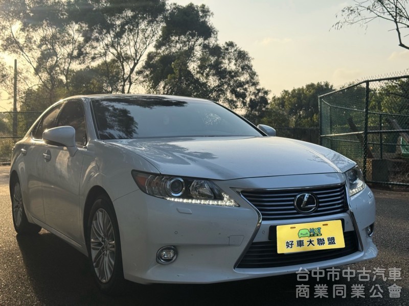 豪華大型房車、豪華舒適、質感首選、綿密V6引擎。
