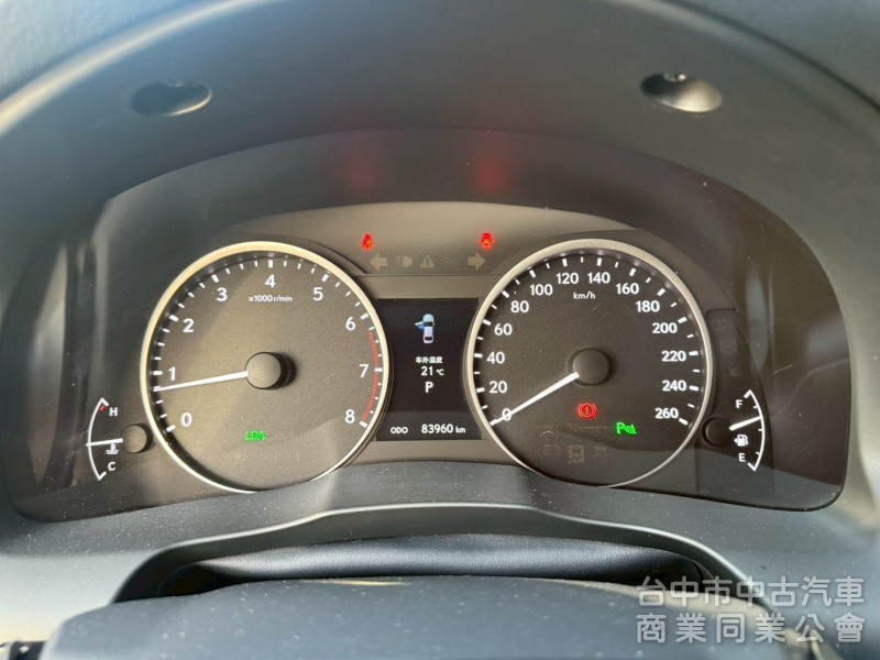 豪華大型房車、豪華舒適、質感首選、綿密V6引擎。