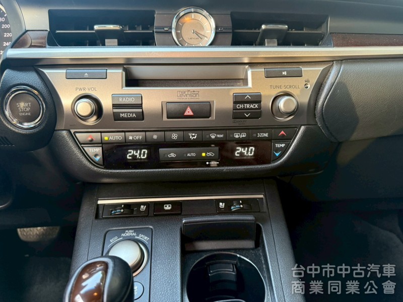豪華大型房車、豪華舒適、質感首選、綿密V6引擎。