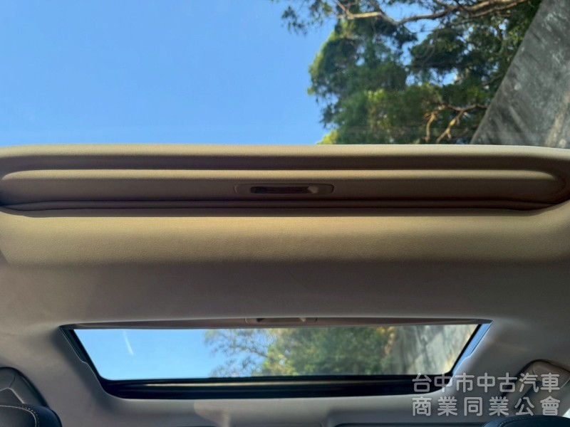 豪華大型房車、豪華舒適、質感首選、綿密V6引擎。