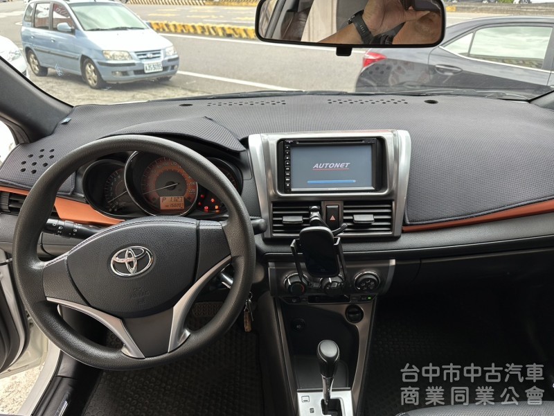 2015年Toyota Yaris 一手車新車至今都在原廠保養 髮絲紋黑內裝 