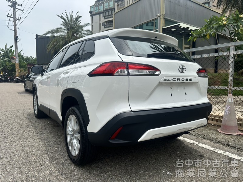   【2022 Toyota Corolla Cross 1.8 豪華版】  稀有釋出！超人氣神級休旅，空間大、省油又耐