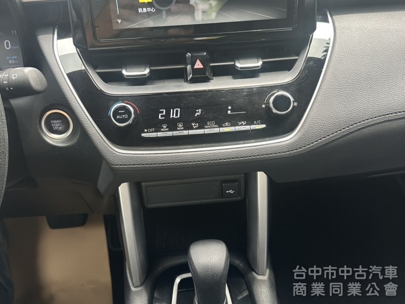   【2022 Toyota Corolla Cross 1.8 豪華版】  稀有釋出！超人氣神級休旅，空間大、省油又耐