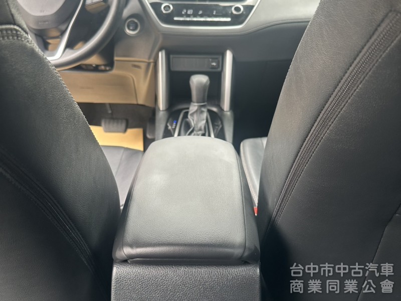   【2022 Toyota Corolla Cross 1.8 豪華版】  稀有釋出！超人氣神級休旅，空間大、省油又耐