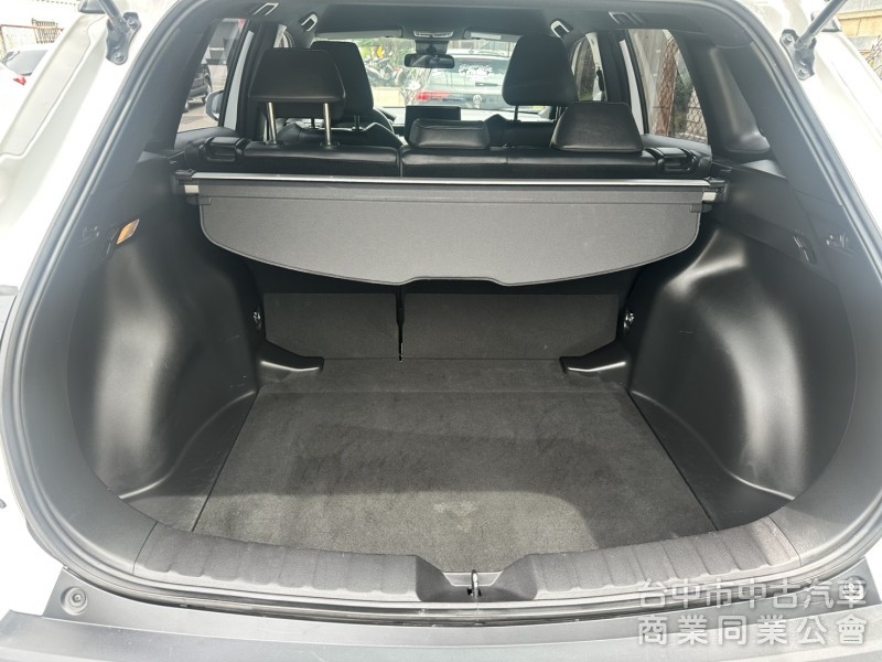   【2022 Toyota Corolla Cross 1.8 豪華版】  稀有釋出！超人氣神級休旅，空間大、省油又耐