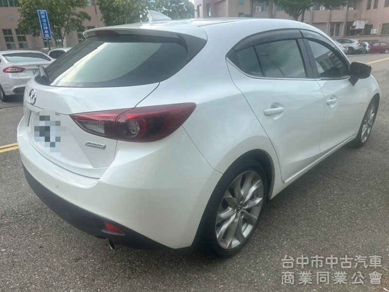 2016年Mazda 3 五門 2.0頂級型新車價格：88.9 重點配備：LED曰行燈 HID氙氣頭燈 LED尾燈 天窗