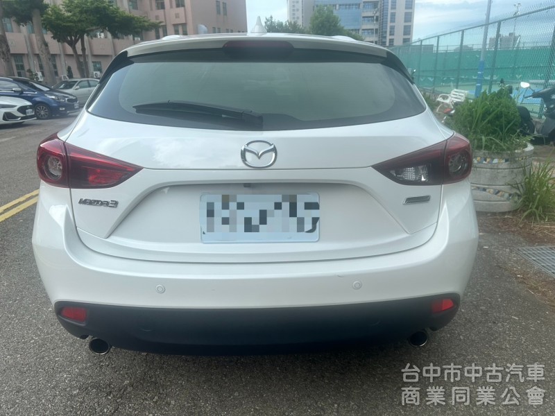 2016年Mazda 3 五門 2.0頂級型新車價格：88.9 重點配備：LED曰行燈 HID氙氣頭燈 LED尾燈 天窗