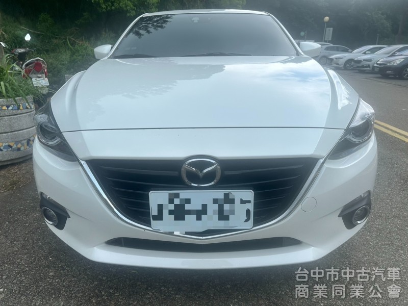 2016年Mazda 3 五門 2.0頂級型新車價格：88.9 重點配備：LED曰行燈 HID氙氣頭燈 LED尾燈 天窗