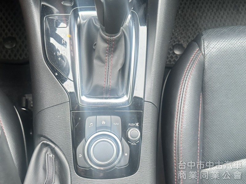 2016年Mazda 3 五門 2.0頂級型新車價格：88.9 重點配備：LED曰行燈 HID氙氣頭燈 LED尾燈 天窗