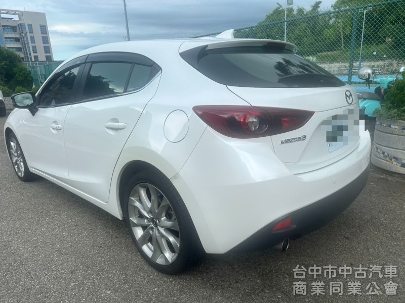 2016年Mazda 3 五門 2.0頂級型新車價格：88.9 重點配備：LED曰行燈 HID氙氣頭燈 LED尾燈 天窗