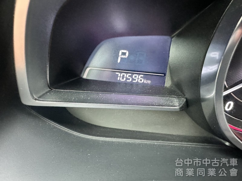 2016年Mazda 3 五門 2.0頂級型新車價格：88.9 重點配備：LED曰行燈 HID氙氣頭燈 LED尾燈 天窗