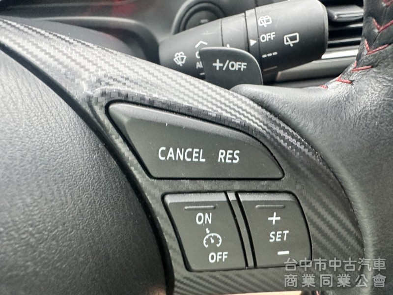 2016年Mazda 3 五門 2.0頂級型新車價格：88.9 重點配備：LED曰行燈 HID氙氣頭燈 LED尾燈 天窗